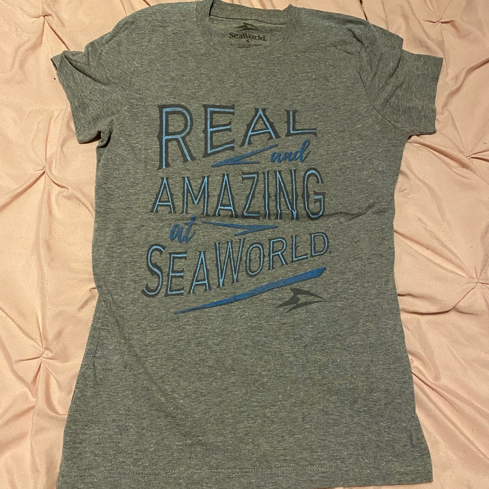 Seaworld tee shirt